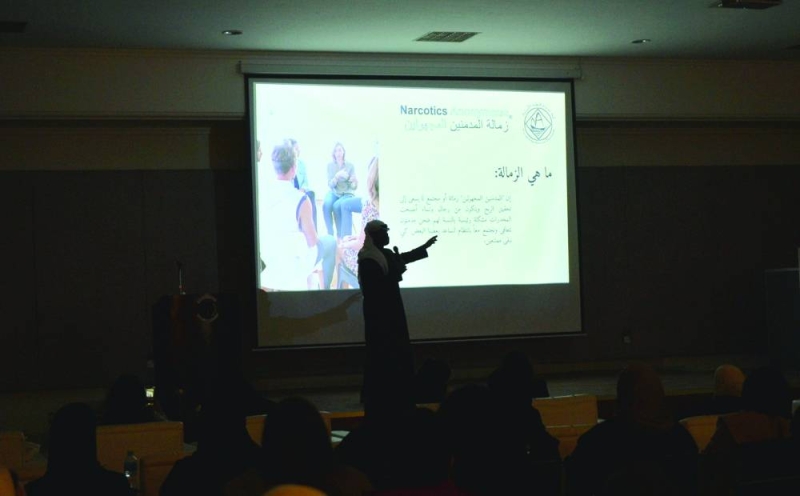 
عرض تعريفي عن الزمالة خلال الفعالية	 (تصوير سعود سالم) 