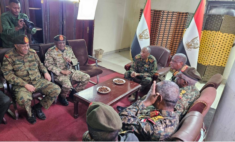 البرهان وقادة الأركان في مقر القيادة العامة