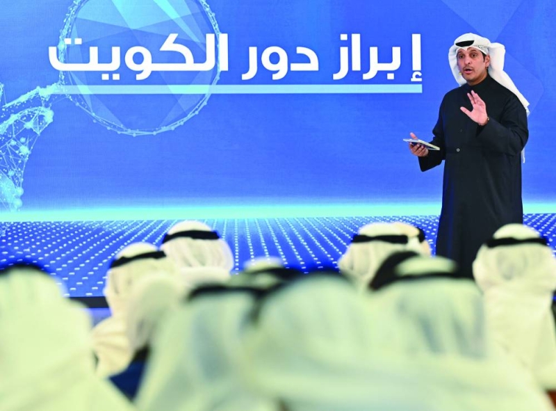 الوزير متحدثاً