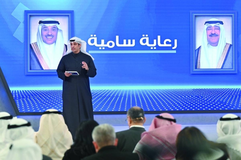 المطيري خلال العرض المرئي (تصوير أسعد عبدالله)
