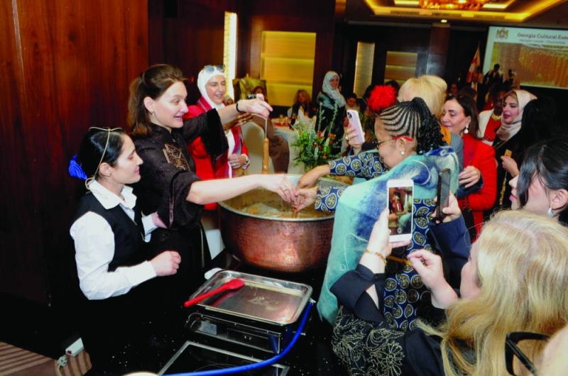 جانب من إعداد الحلوى الجورجية التقليدية 