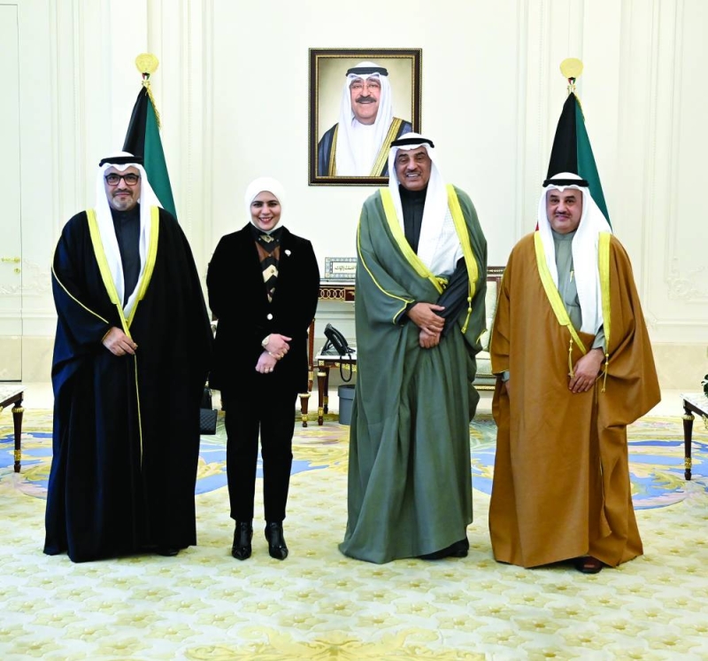 ولي العهد مستقبلاً الفصام ورئيس وحدة التحريات المالية ونائبه 