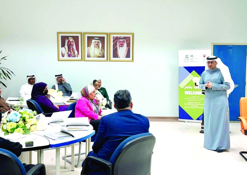 


الشريكة متحدثاً في ورشة العمل 