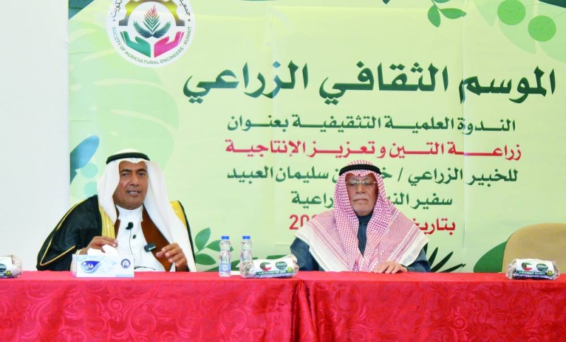 خالد العبيد متحدثاً في الندوة	 (تصوير سعود سالم) 