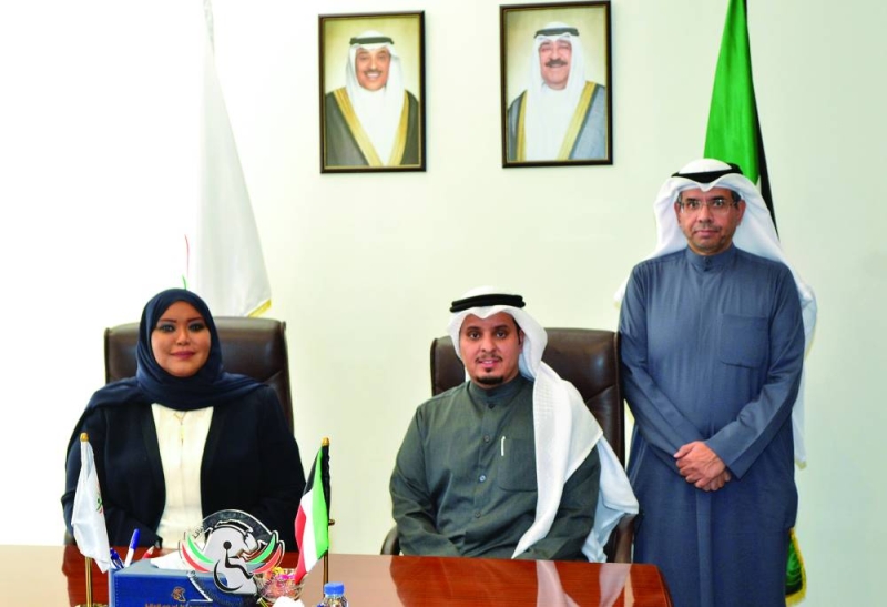 المحنا والعتيبي خلال المؤتمر للإعلان عن مذكرة التعاون	 (تصوير سعود سالم) 