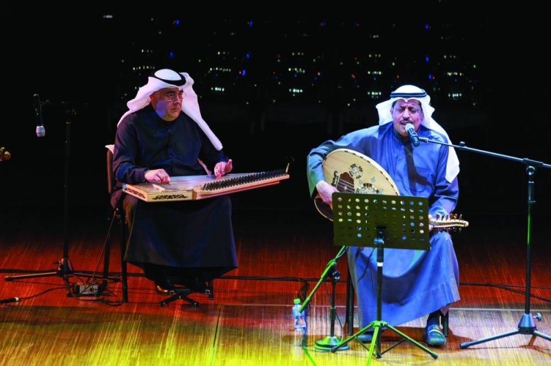 


ناصر الرغيب مع عازف القانون بسام البلوشي 