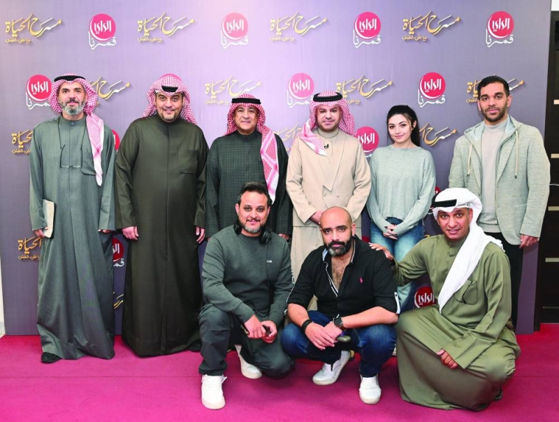 


البديوي والعميري مع فريق البرنامج 