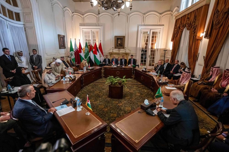 جانب من اجتماع المجموعة العربية السداسية في القاهرة (أ ف ب)