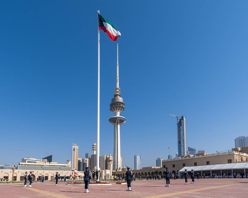 رفع العلم في العاصمة