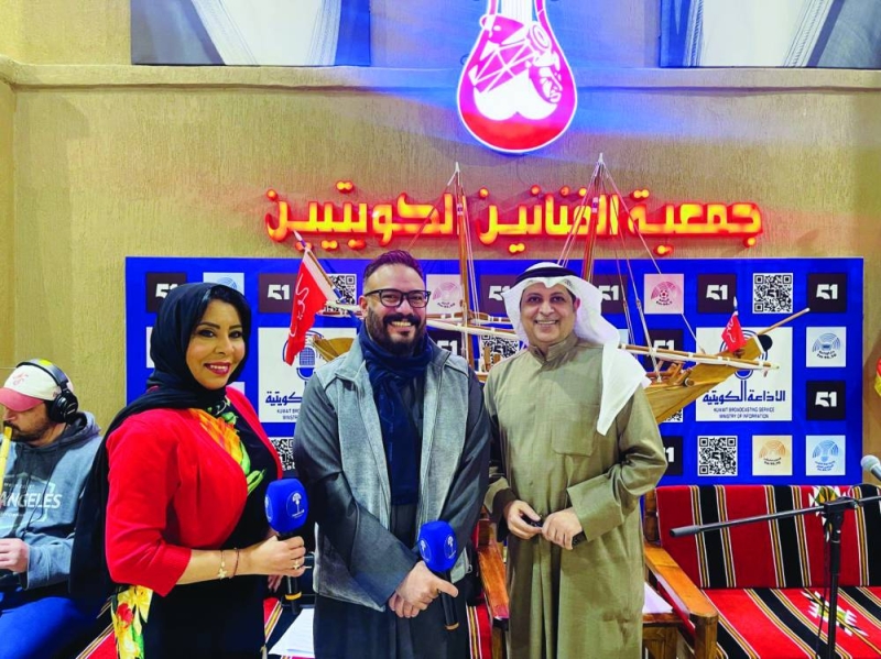 


البدر مع المذيعين السويدان والعمران 