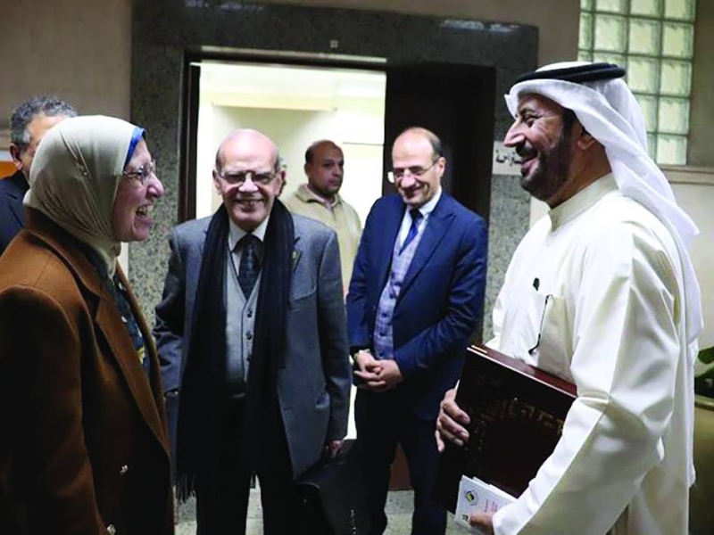 الدكتورة حنان محمد علي خلال لقائها مع علي المسعودي