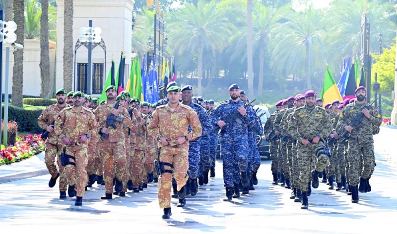 


تشكيل من قوات الجيش والأمن يقدم عرضاً عسكرياً 