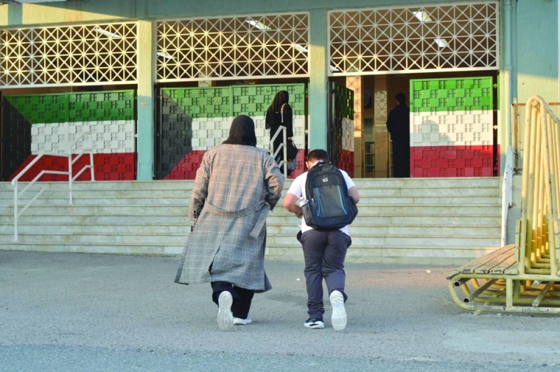 أم مع طفلها... بعد العطلة الطويلة