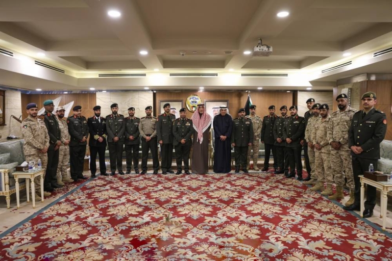 النائب الأول خلال لقاءه الضباط الكويتيين الدارسين في الكليات العسكرية المصرية