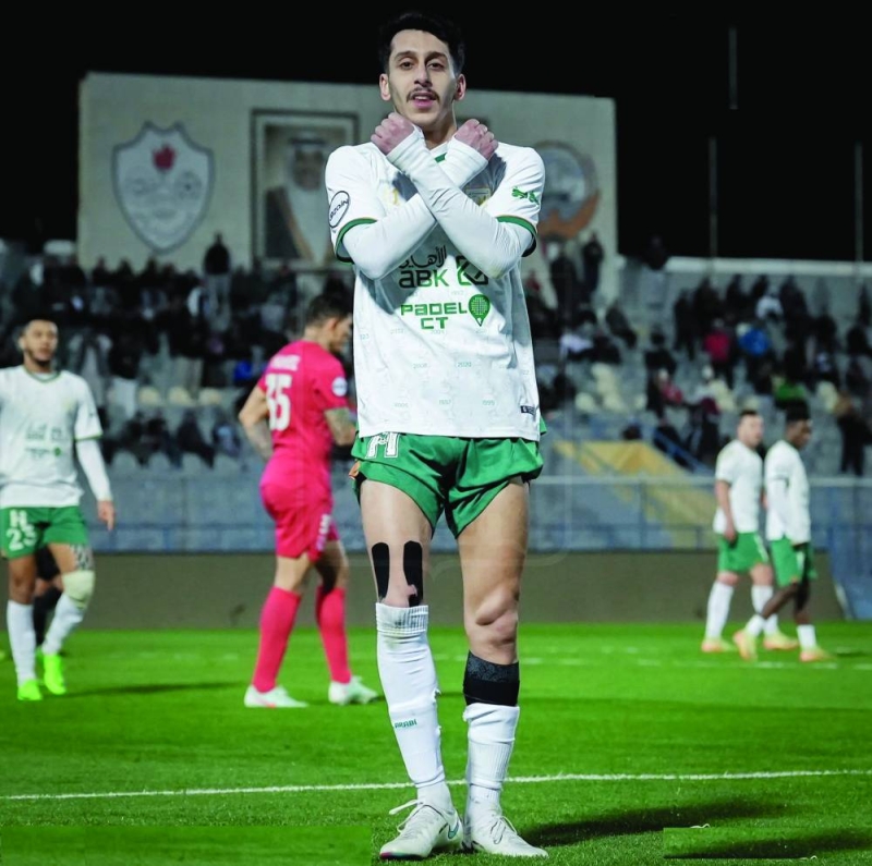 


العوضي يحتفل بهدفه في مرمى الفحيحيل 	 (موقع النادي العربي) 