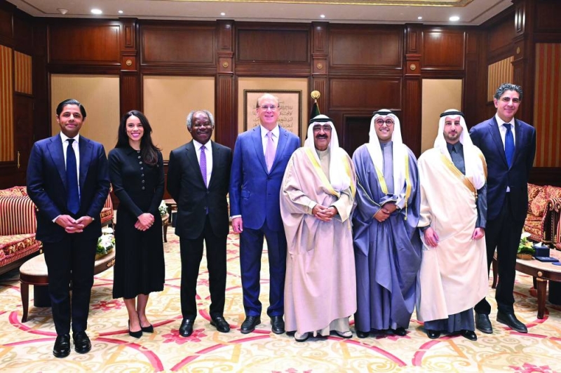 


سمو الأمير في لقطة تذكارية مع لاري فينك والوفد المرافق 