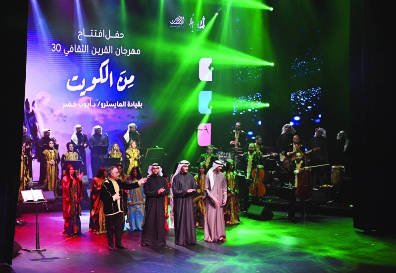 


بن ثاني والمسباح وعبدالله مع أيوب خضر 