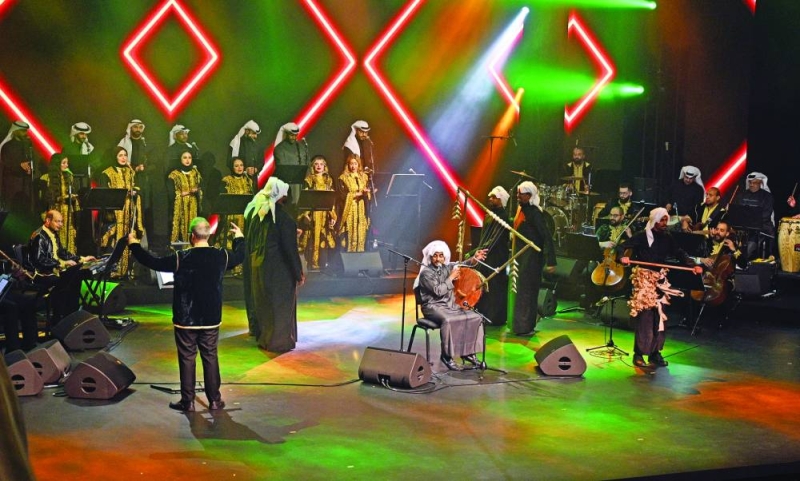 سلطان المفتاح وفرقته تألقوا بـ «فن الطنبورة» 