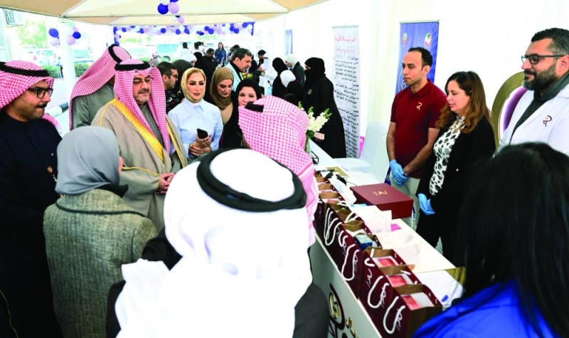 جولة بالمعرض المصاحب     (تصوير نايف العقلة)