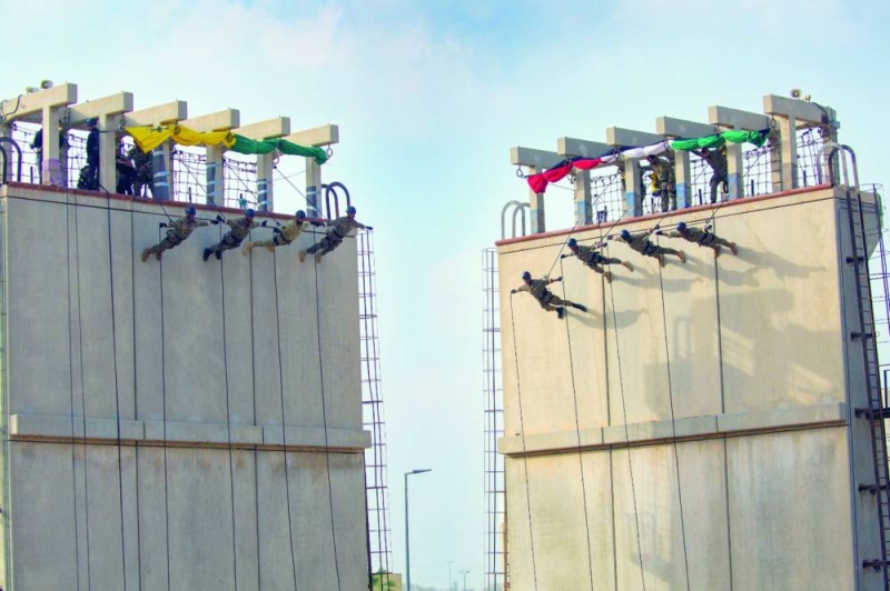 تدريب على الإنزال الجوي