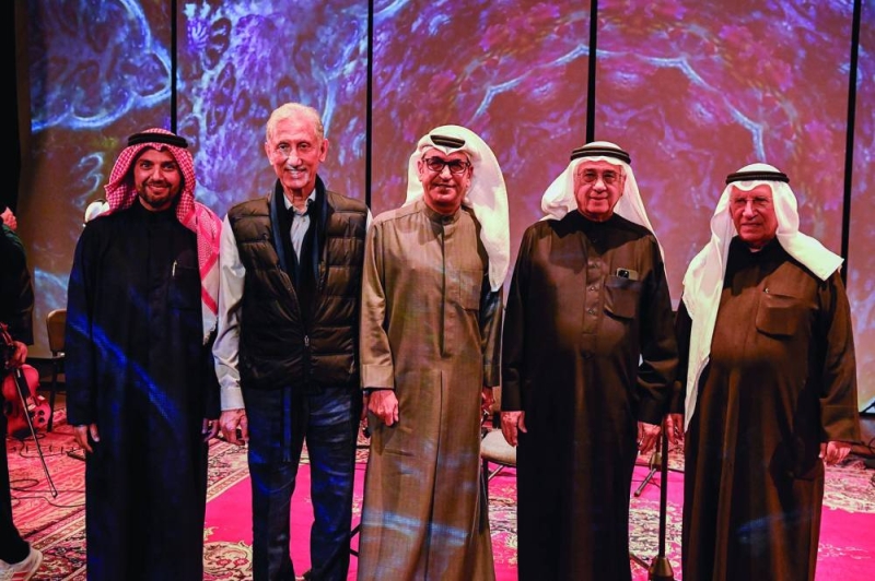 


صباح الريس ونبيل الحمر وخلف العدواني وطالب الرفاعي وأسامة البلهان 