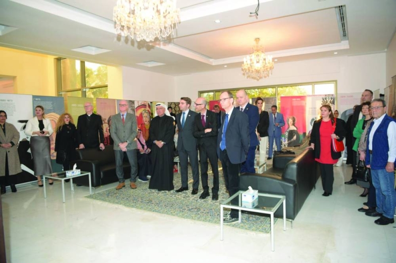 حضور دبلوماسي 