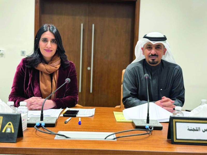 ناصر العازمي وفرح الرومي في الاجتماع