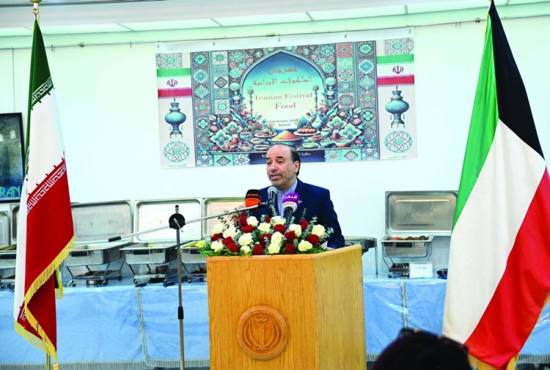 السفير يلقي كلمته في مهرجان المأكولات الإيرانية