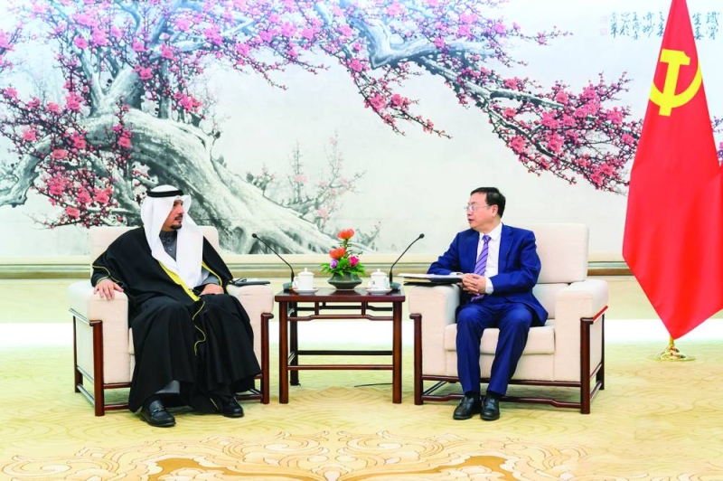 


السفير الناجم خلال لقائه جين شين 