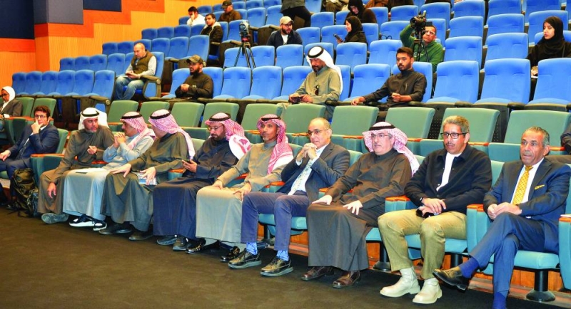 من حضور الندوة (تصوير: سعود سالم)