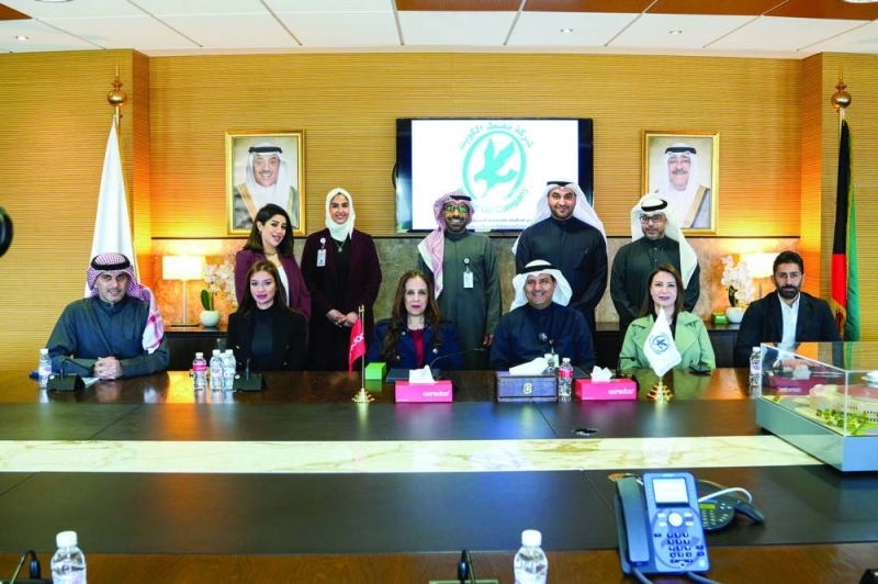 


فريقا «نفط الكويت» و«Ooredoo الكويت» في حفل توقيع الاتفاقية 