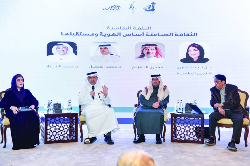 


من الحلقة النقاشية «الثقافة الصامتة أساس الهوية ومستقبلها» 