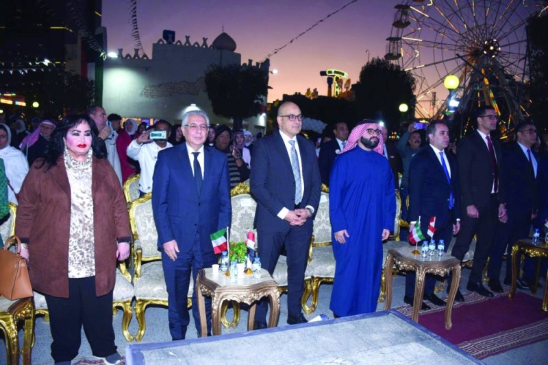 السفير شلتوت والشيخة أمل الصباح في مقدم الحضور