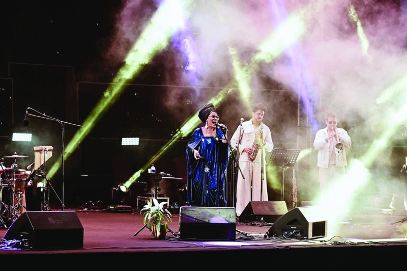 أوم خلال الأمسية الأولى