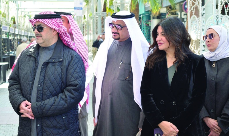 


محافظ العاصمة ومديرة البلدية والزميل ناصر الفرحان 