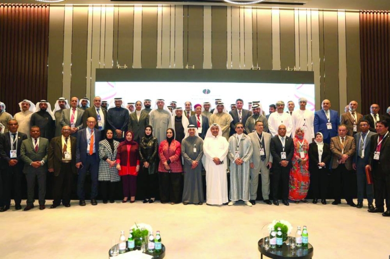 


المشاركون في المؤتمر في لقطة جماعية 	  (تصوير سعود سالم) 