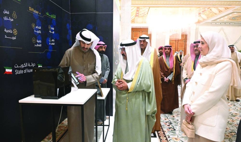 


سمو الأمير يطلع على أحد الإنجازات 
