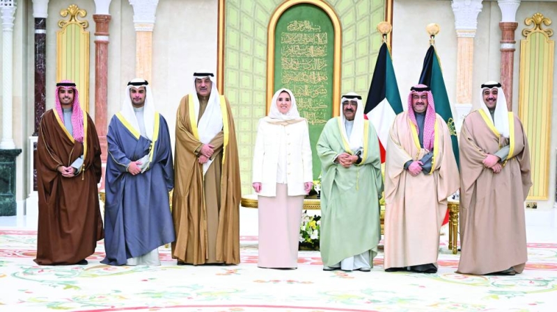 


سمو الأمير متوسطاً وولي العهد رئيس مجلس أمناء الجائزة وأعضاء اللجنة العليا 