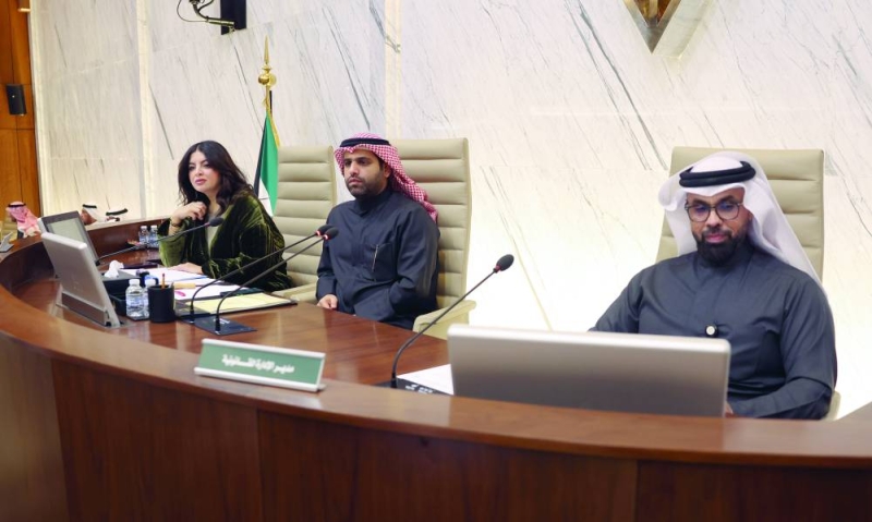 


المحري مترئساً جلسة المجلس البلدي أمس 