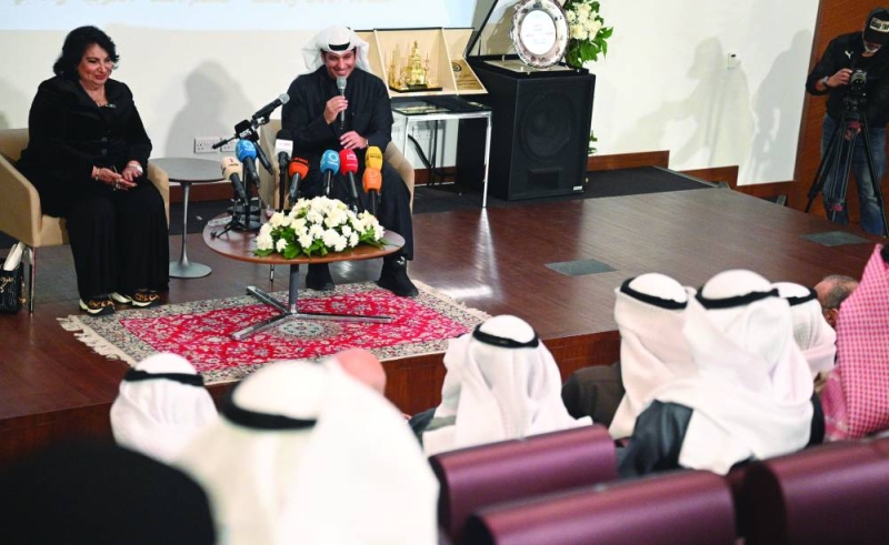 المطيري متحدثاً في الندوة (تصوير نايف العقلة) 