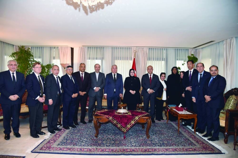 سفراء يقدمون العزاء