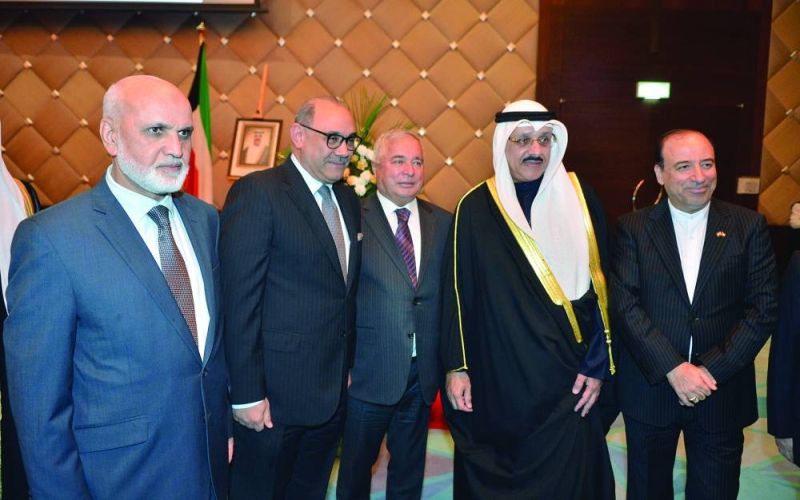 السفير حيات مع سفراء إيران والعراق وطاجيكستان وأفغانستان	 (تصوير سعود سالم) 