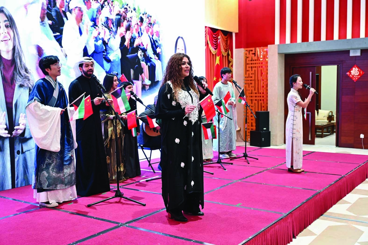 فقرة فنية مشتركة لشباب كويتيين وصينيين