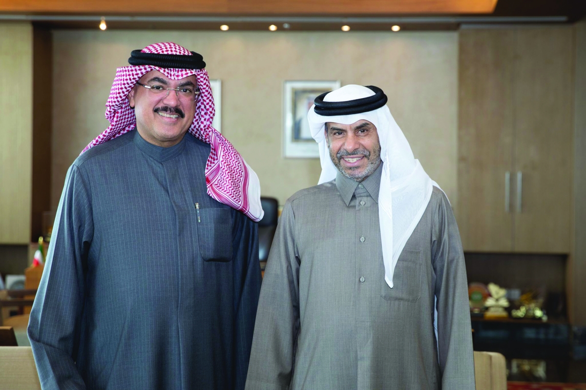 


الطبطبائي والسفير القطري 