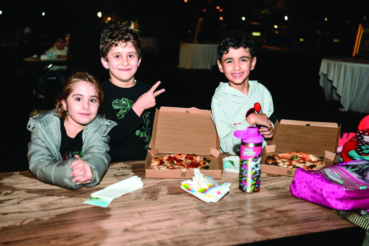 


أطفال يستمتعون بوقتهم 