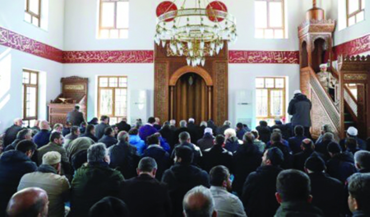 صلاة الجمعة في المسجد أول من أمس