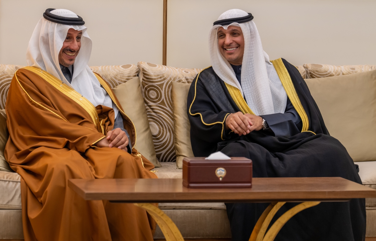 وزير الإعلام والثقافة ووزير الدولة لشؤون الشباب عبد الرحمن المطيري يستقبل وزير السياحة السعودي أحمد الخطيب
