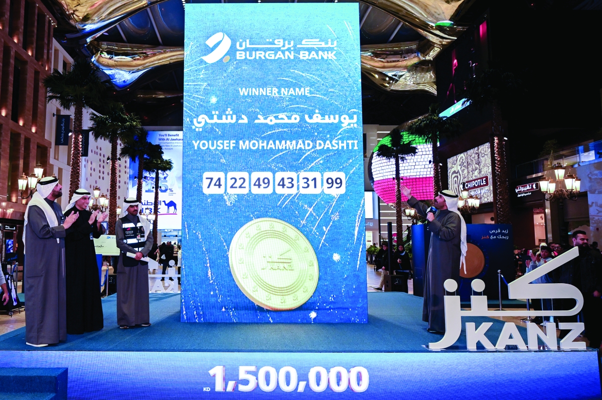 


لحظة الإعلان عن الفائز بالجائزة الكبرى 