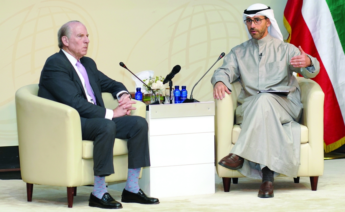 


السعود وهاس خلال الجلسة الحوارية 