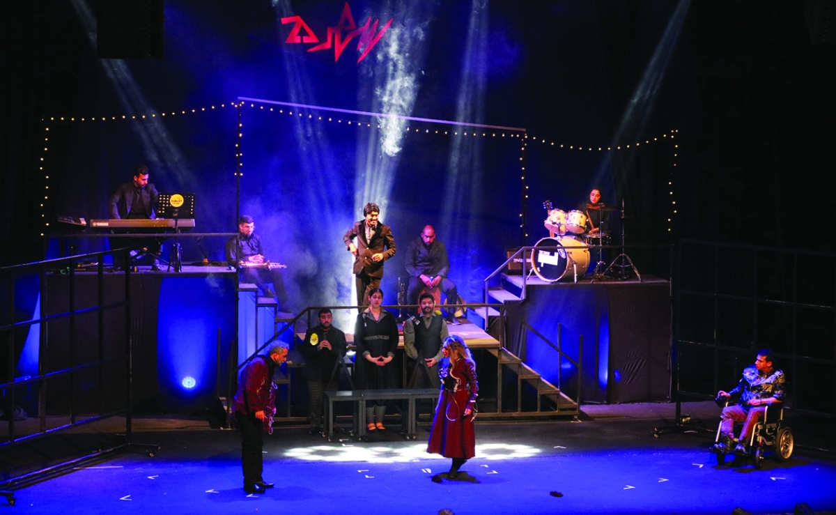 


من «سهرة في حالة حرجة» 